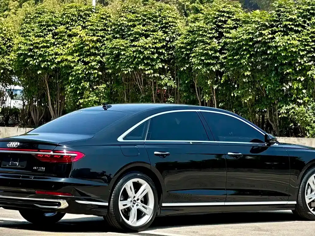 Audi A8 — фото 9