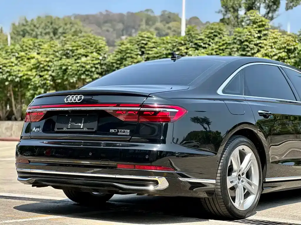 Audi A8 — фото 3