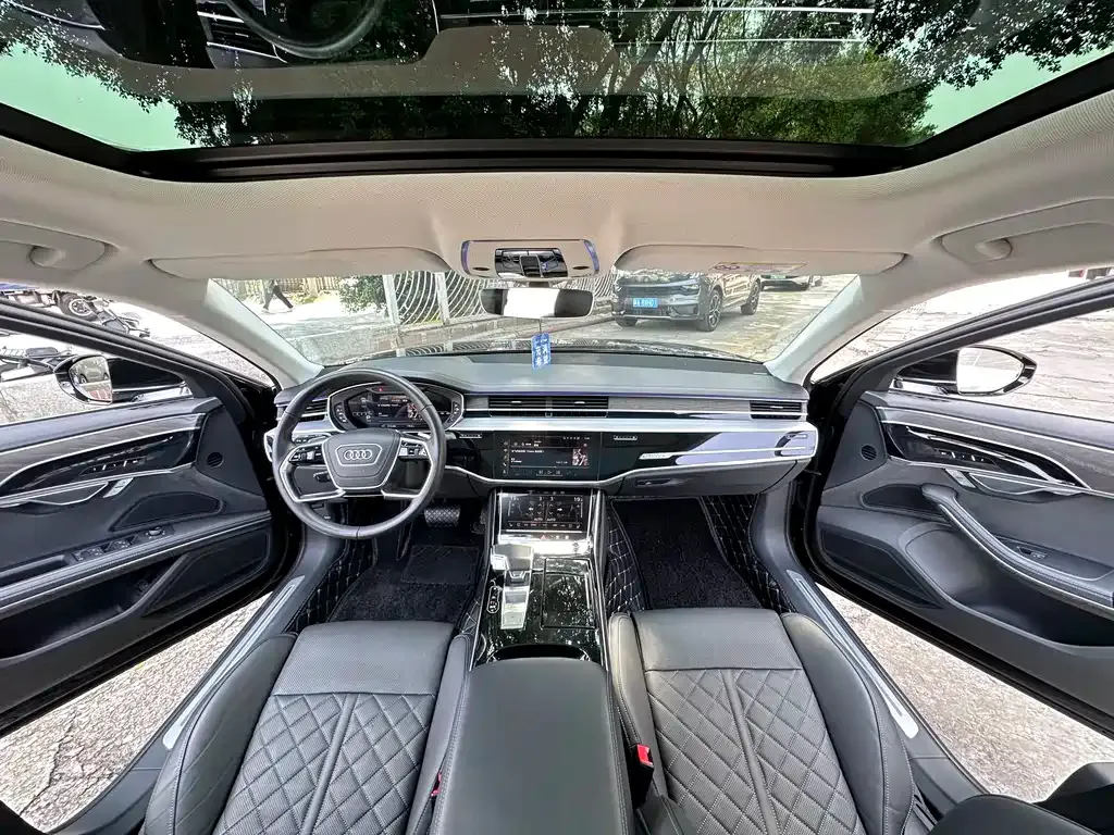 Audi A8 — фото 6