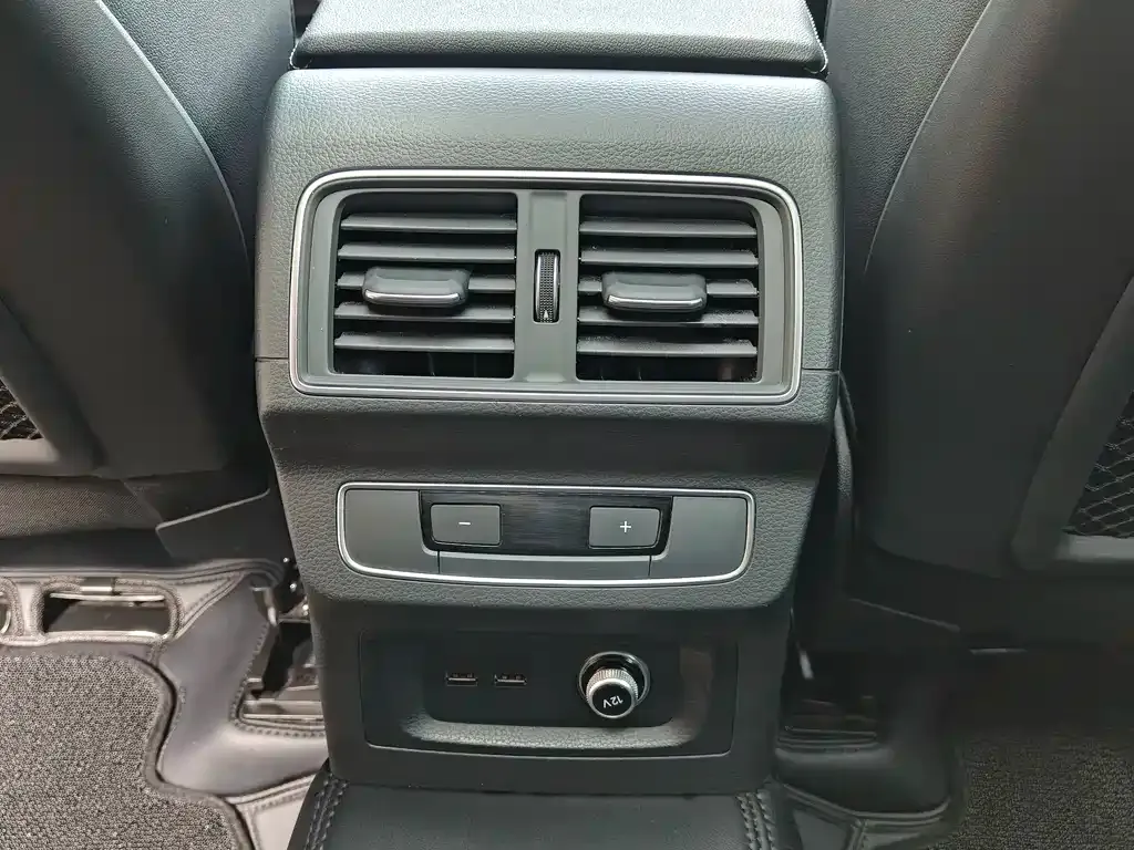 Audi Q5L Sportback 2023 из CN, фото 2