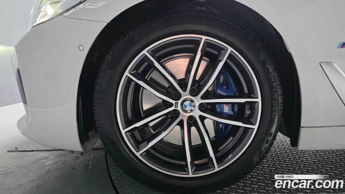 BMW 5-Series 2023 из KR, фото 2