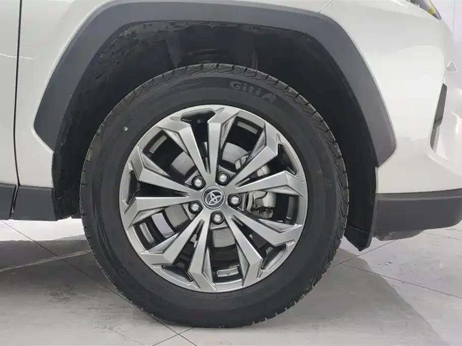 Toyota RAV4 2024 из CN, фото 3
