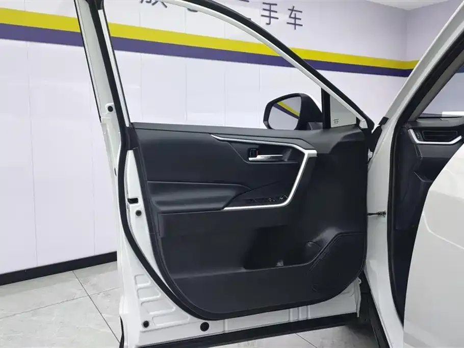 Toyota RAV4 2024 из CN, фото 9