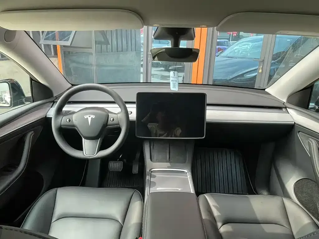 Tesla Model Y 2023 из CN, фото 2