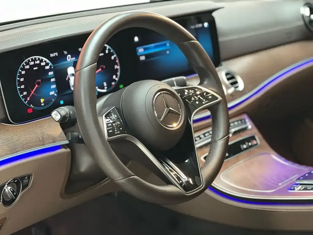 Mercedes-Benz E-Class — фото 5