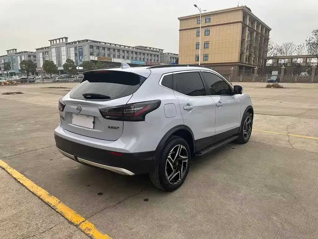 Nissan Qashqai — фото 8
