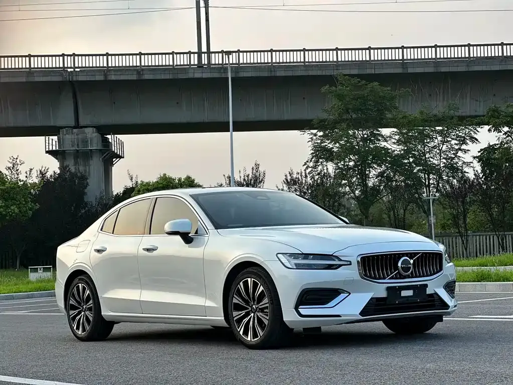 Volvo S60 — фото 10