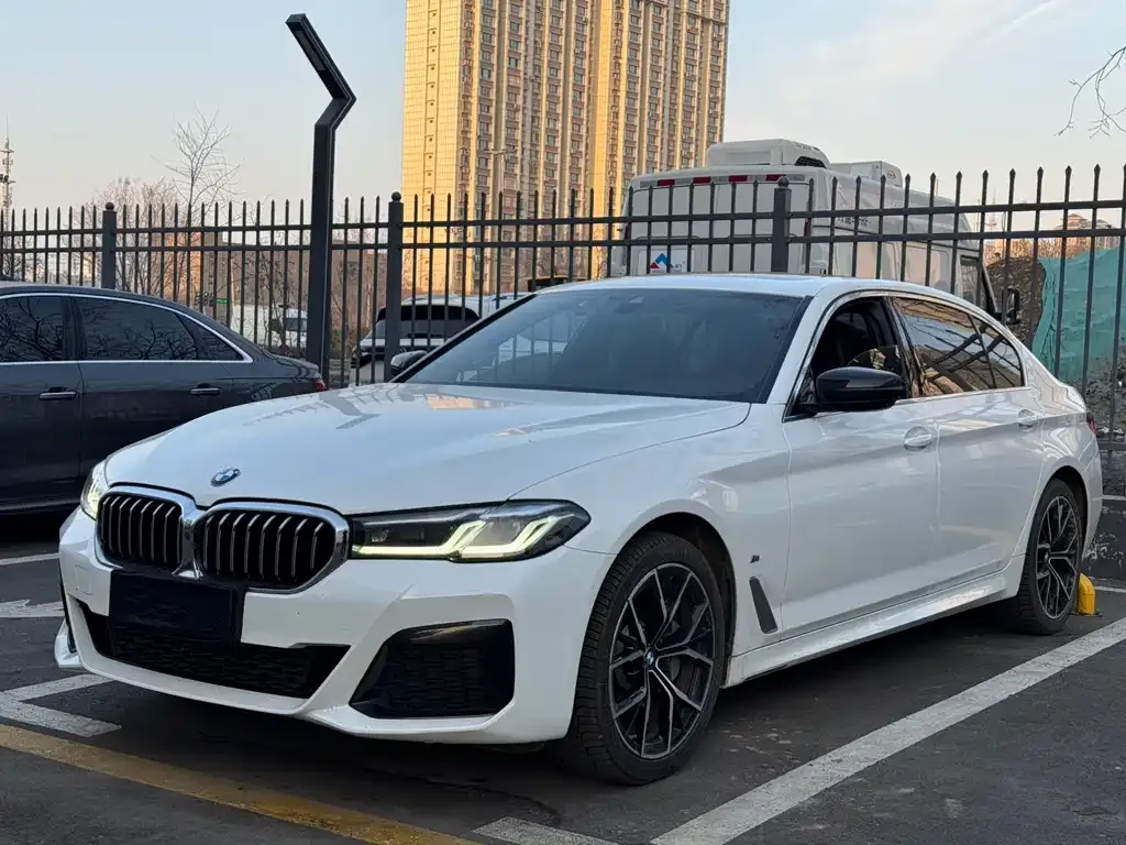 BMW 5 Series — фото 1