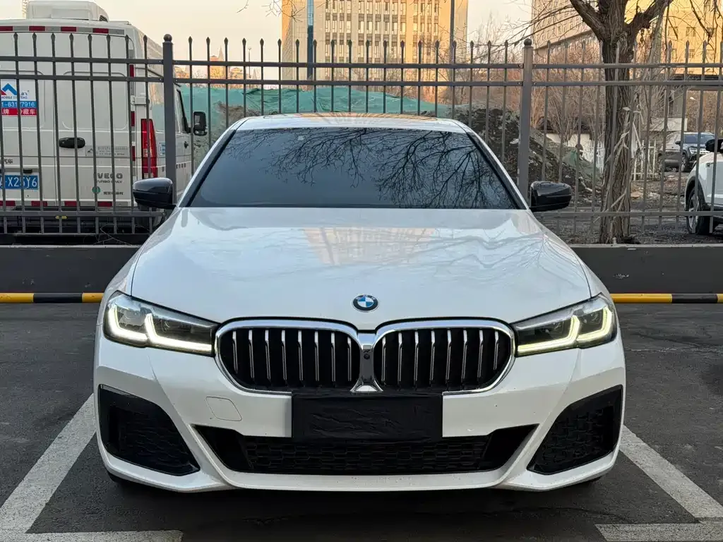 BMW 5 Series — фото 9