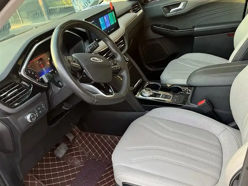 Ford Escape 2023 из CN, фото 2