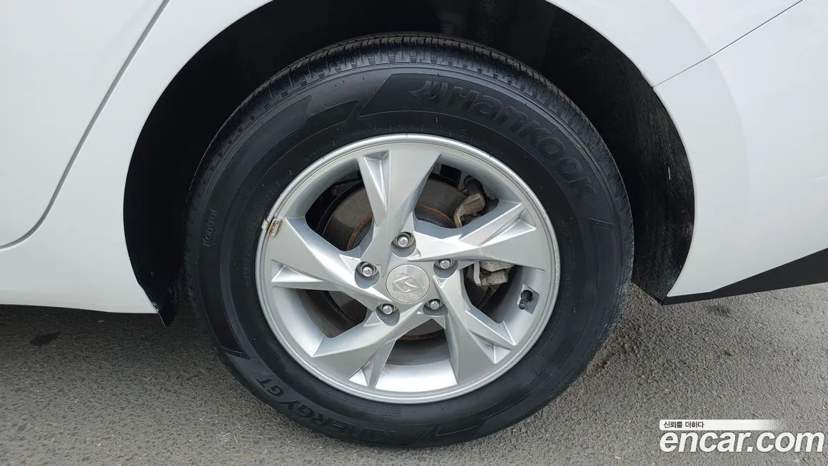 Hyundai AVANTE — фото 4