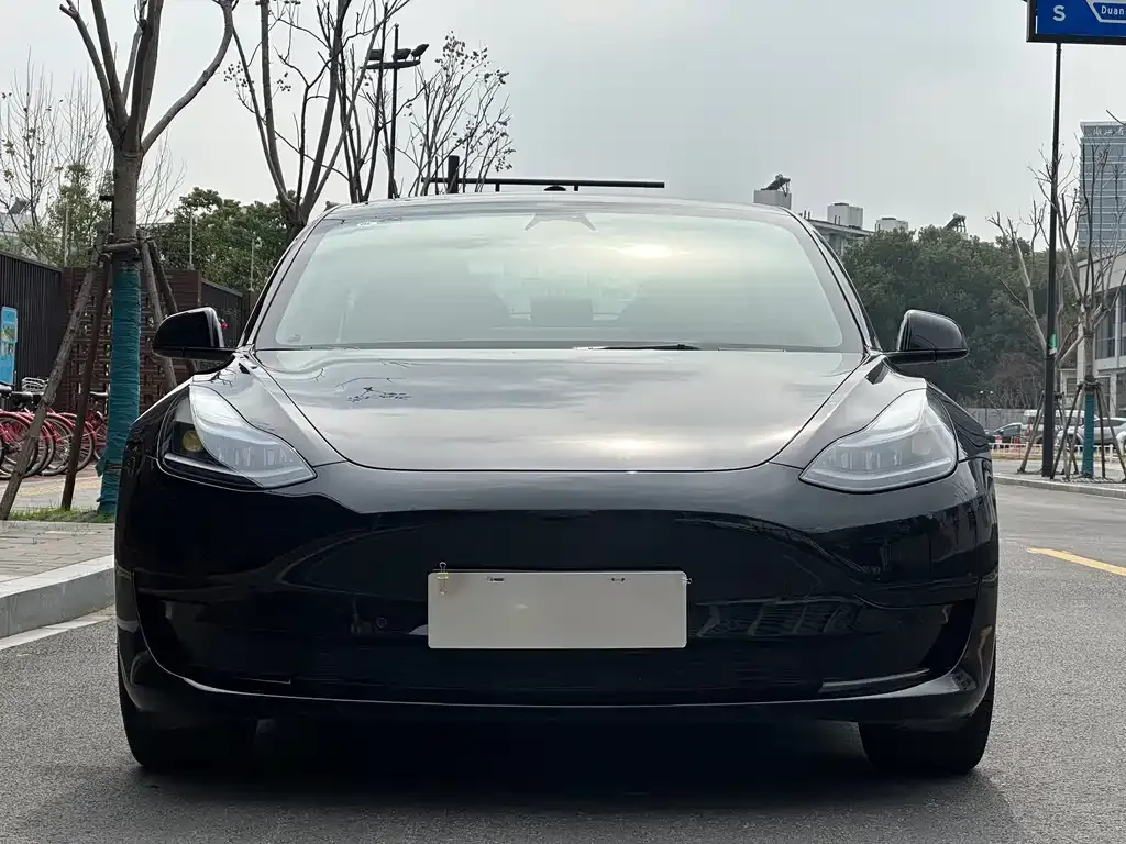 Tesla Model 3 — фото 7