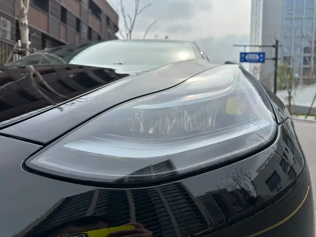 Tesla Model 3 — фото 3