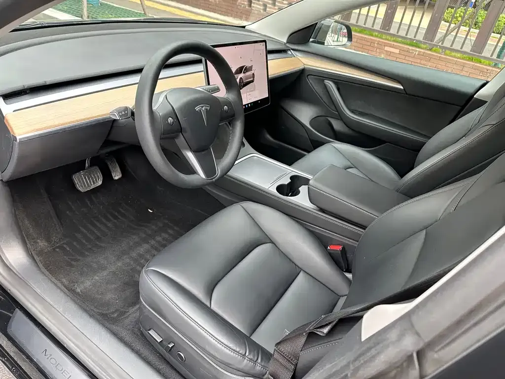 Tesla Model 3 — фото 5