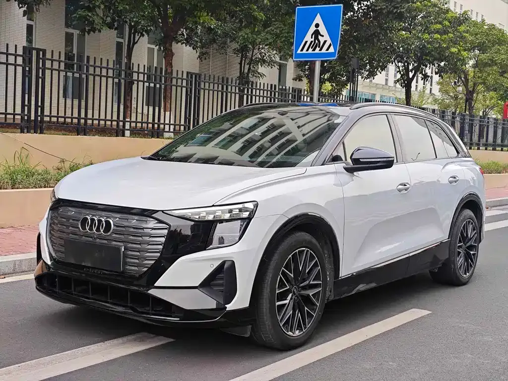 Audi Q5 e-tron — фото 1