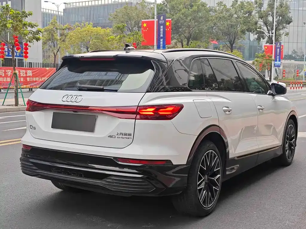 Audi Q5 e-tron — фото 7