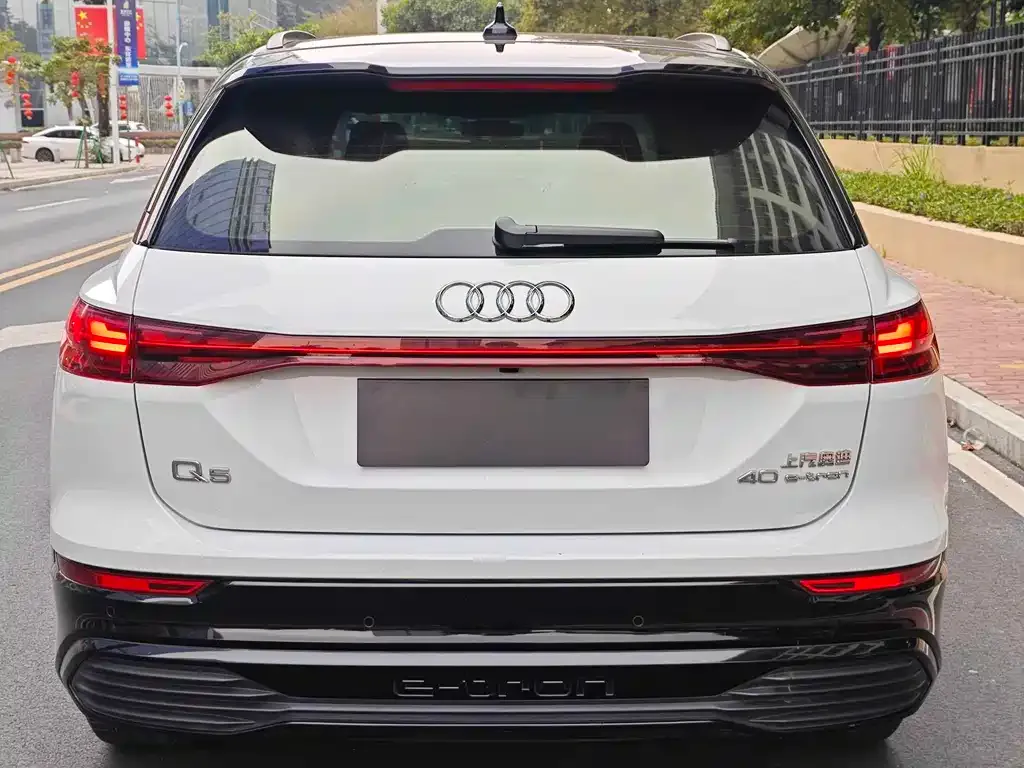 Audi Q5 e-tron — фото 3