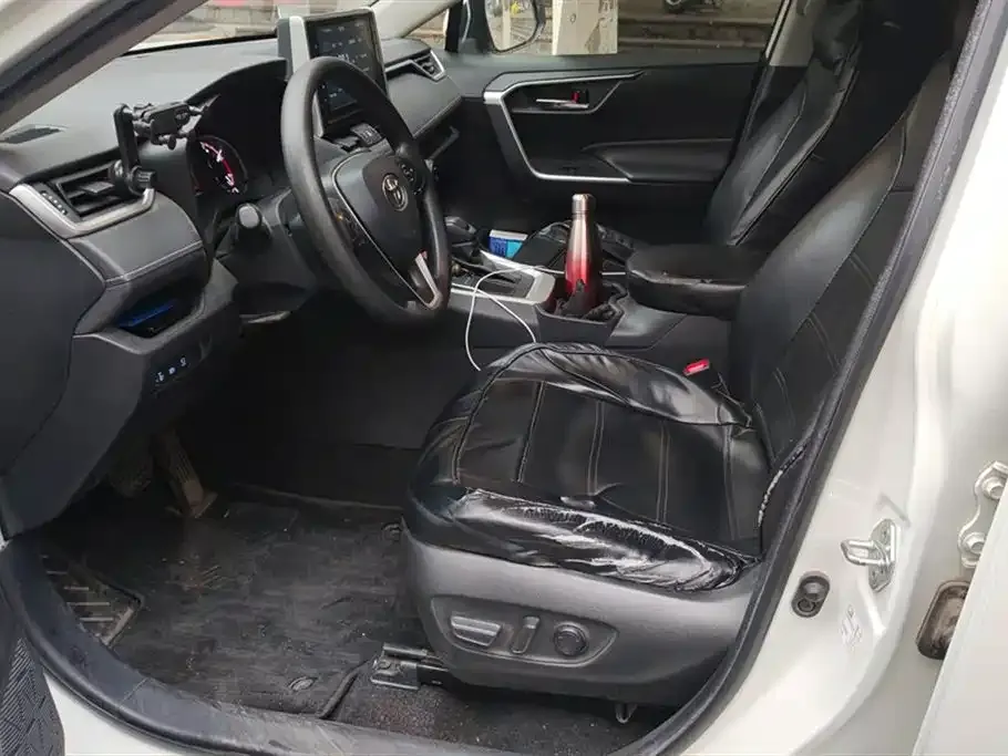 Toyota RAV4 2021 из CN, фото 2