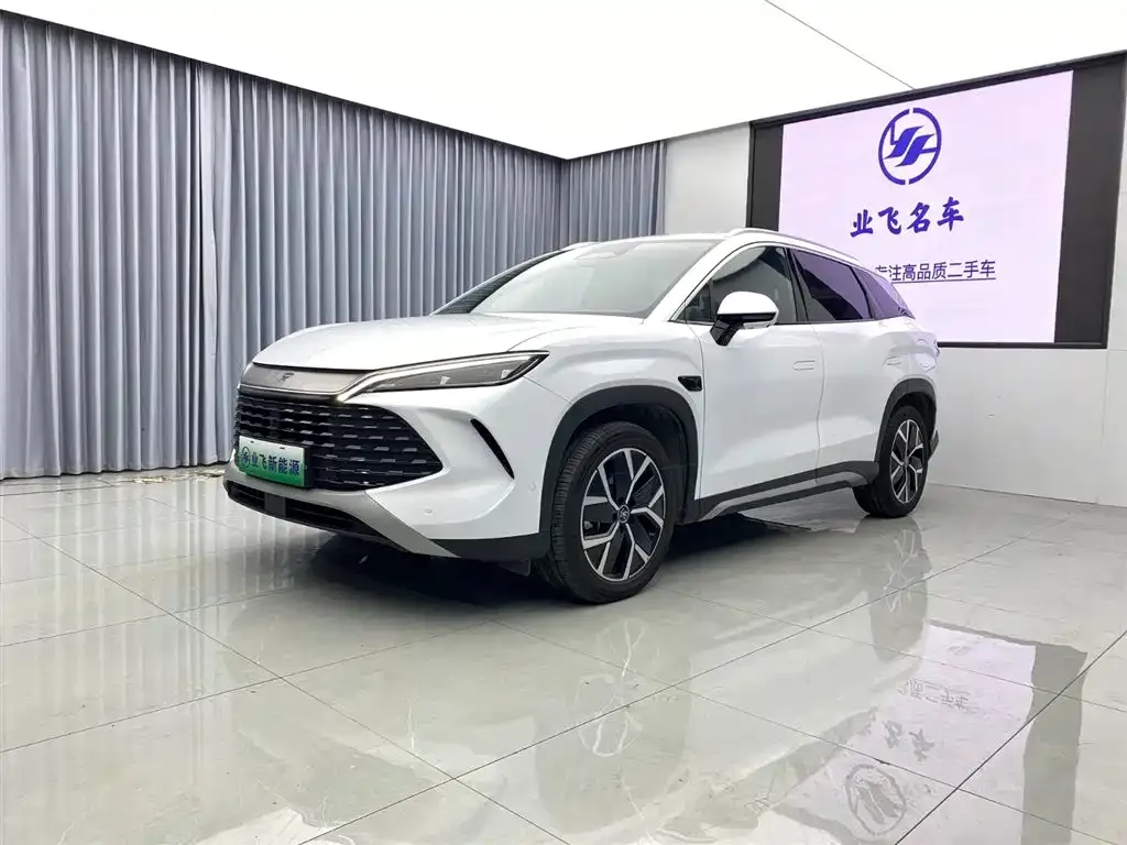 BYD L DM-i — фото 1