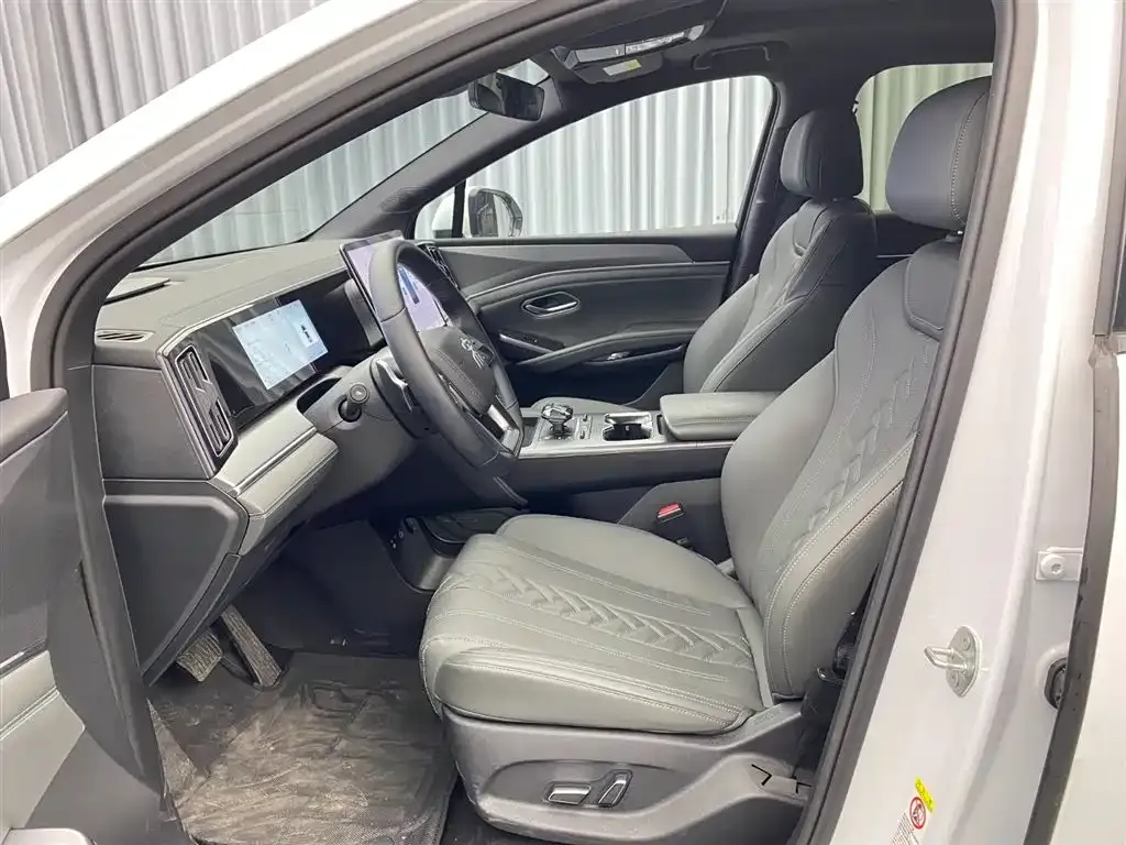 BYD L DM-i — фото 7
