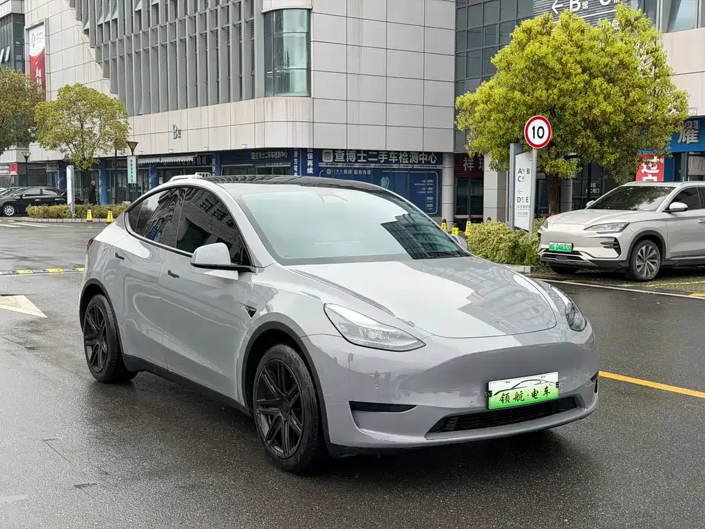 Tesla Model Y — фото 7