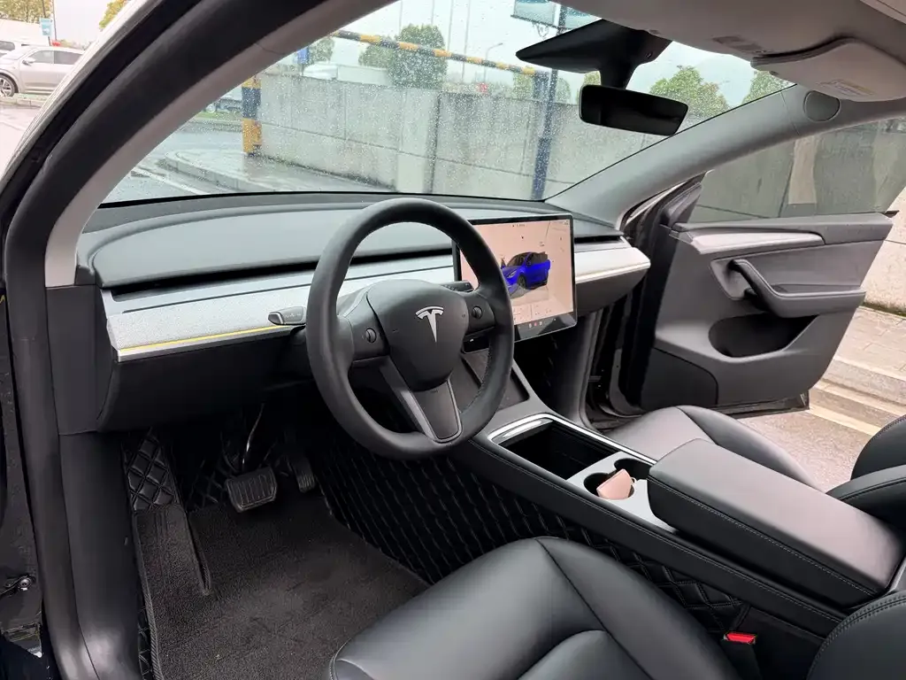 Tesla Model Y — фото 4
