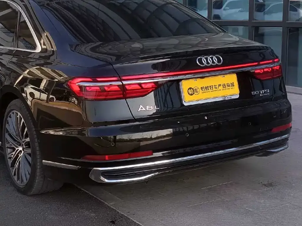 Audi A8 — фото 7