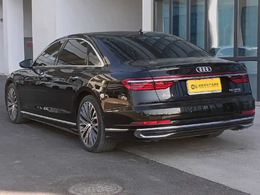 Audi A8 — фото 6