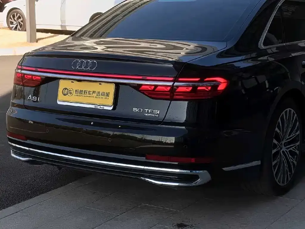 Audi A8 — фото 9