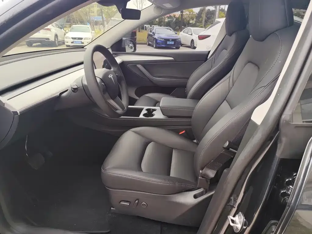 Tesla Model Y 2025 из CN, фото 3