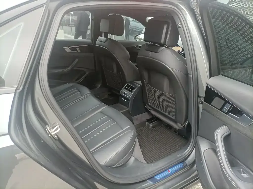 Audi A4L 2024 из CN, фото 6