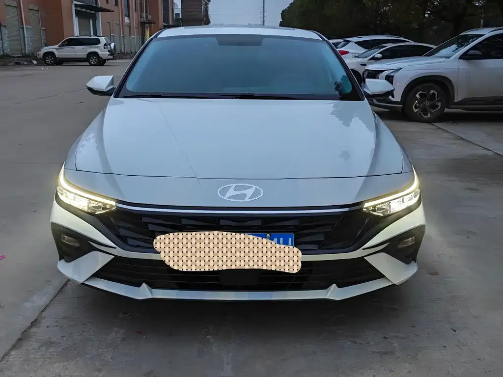 Hyundai Elantra — фото 9