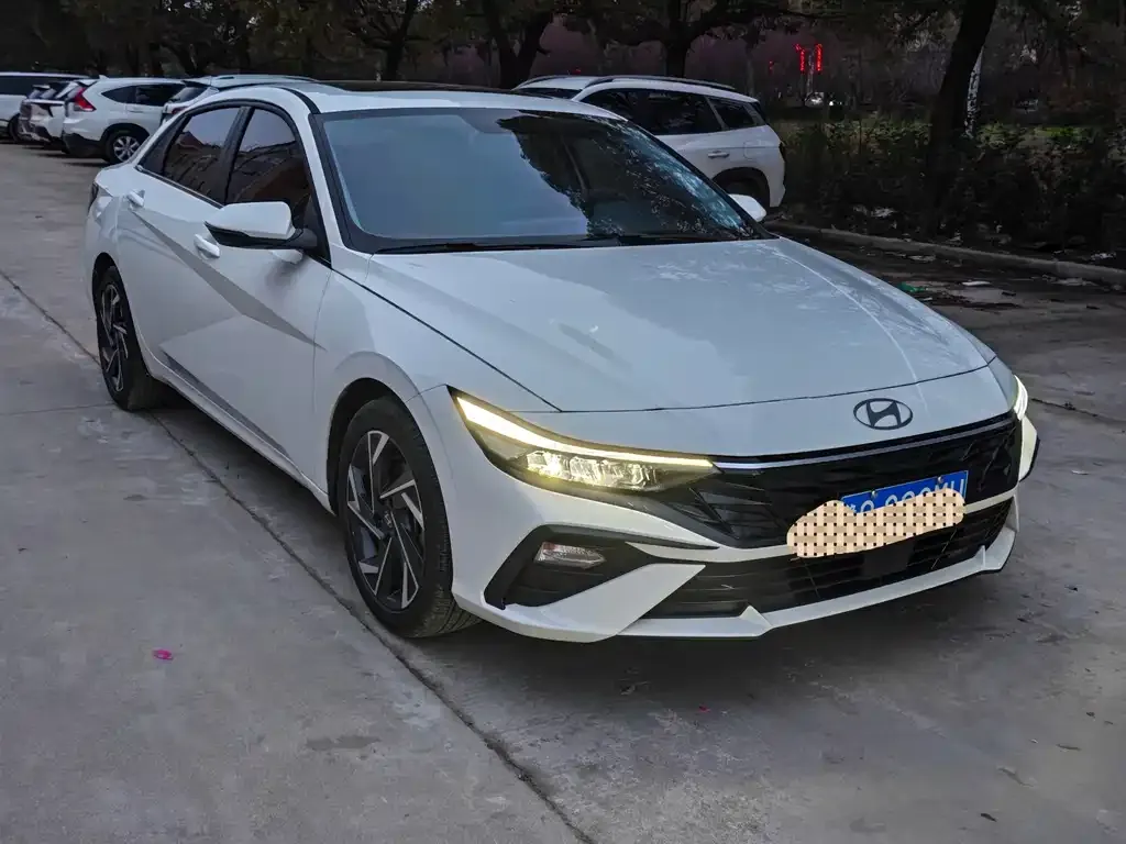 Hyundai Elantra — фото 4