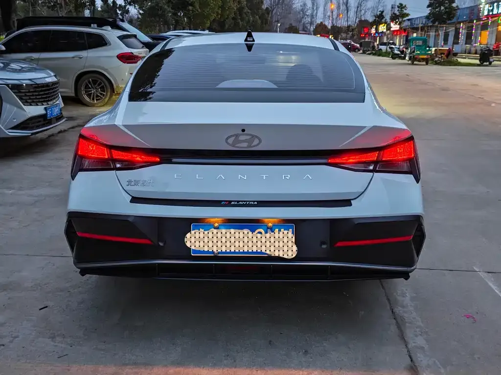Hyundai Elantra — фото 3