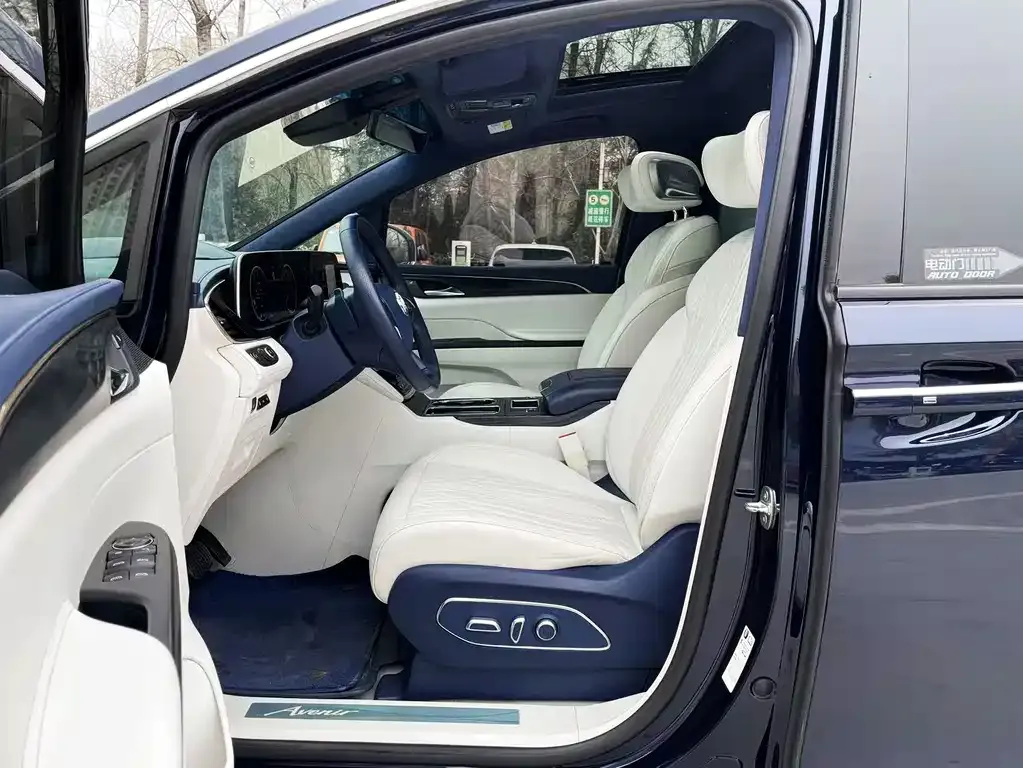 Buick GL8 2021 из CN, фото 2