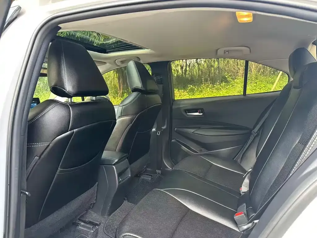 Toyota Corolla 2023 из CN, фото 3