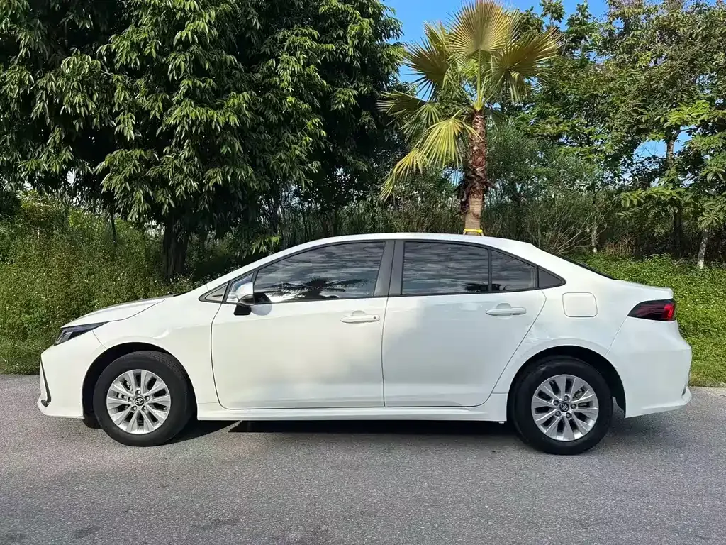 Toyota Corolla 2023 из CN, фото 10