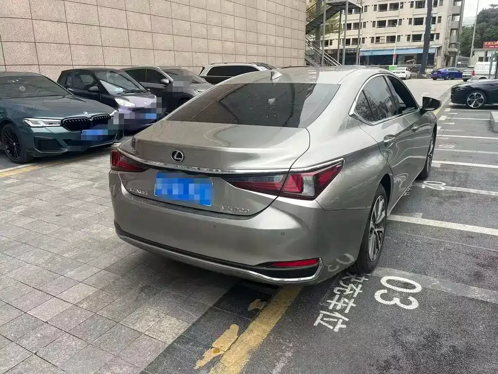 Lexus ES — фото 9