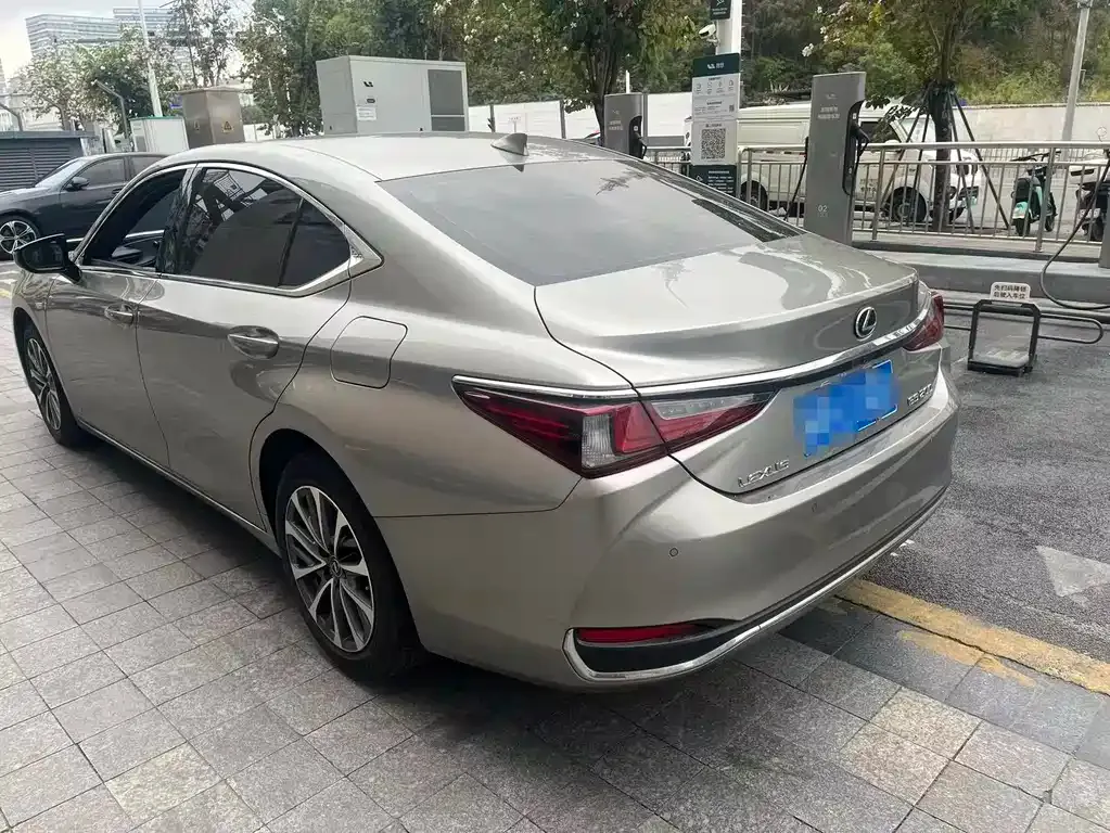 Lexus ES — фото 5