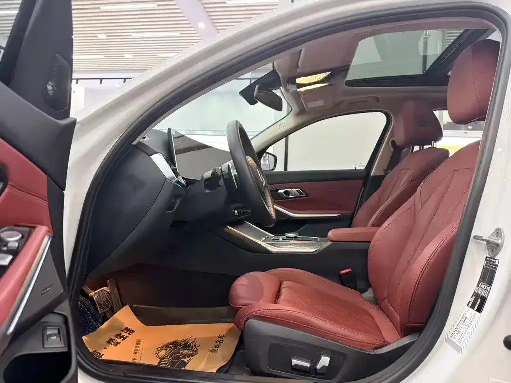 BMW 3 Series 2023 из CN, фото 4