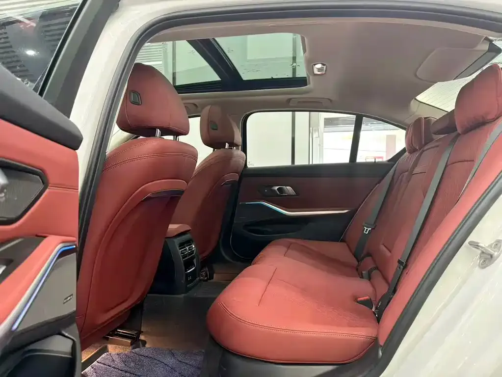 BMW 3 Series 2023 из CN, фото 2