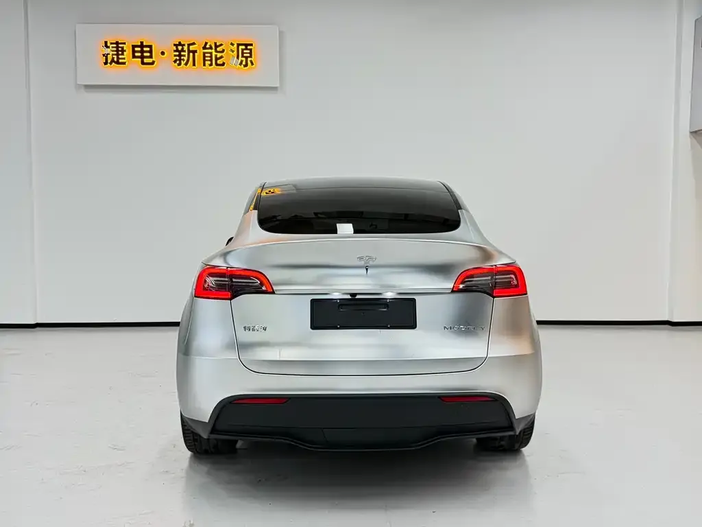 Tesla Model Y — фото 2