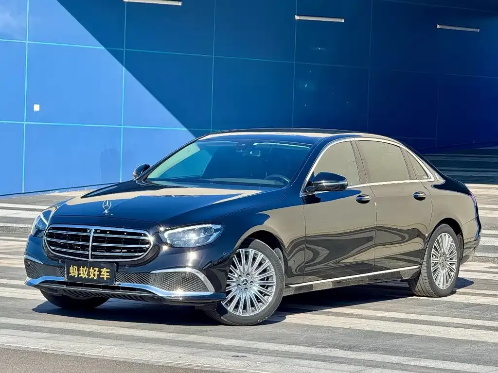 Mercedes-Benz E-Class — фото 1