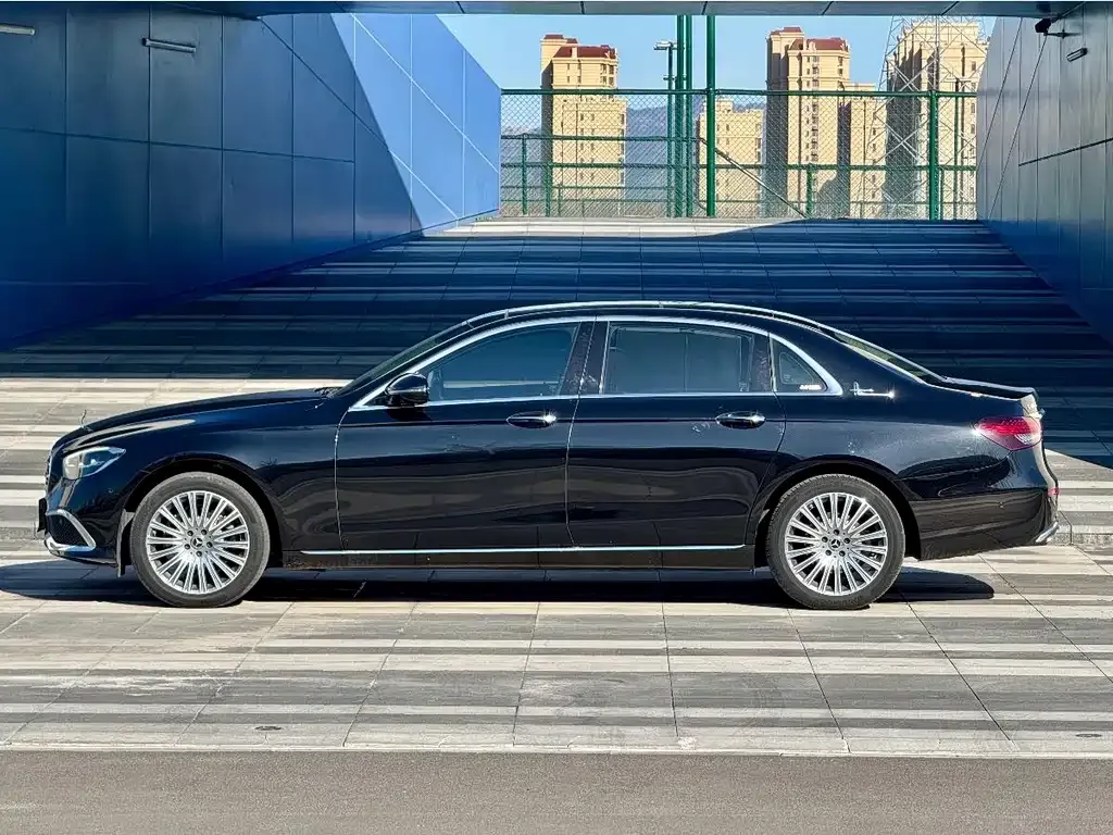 Mercedes-Benz E-Class — фото 2