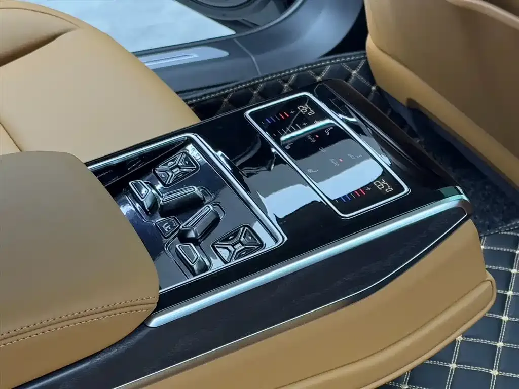 Audi A8 2024 из CN, фото 3
