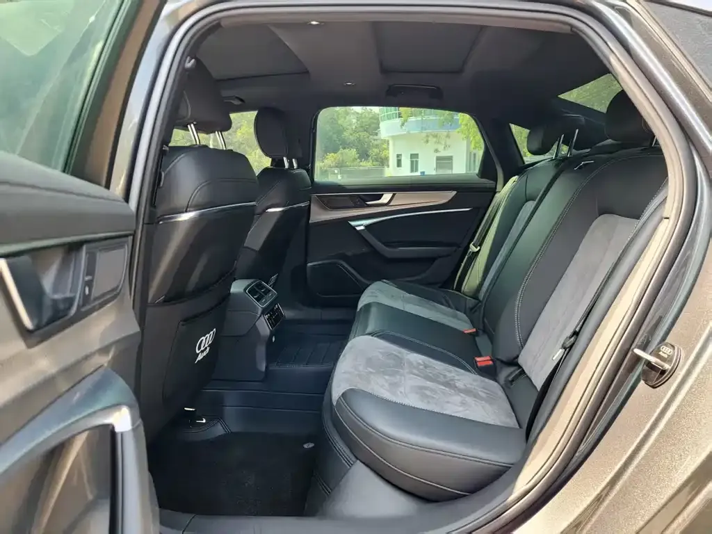 Audi A6L 2021 из CN, фото 3