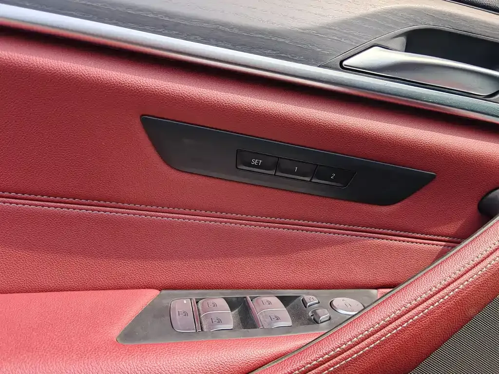 BMW 5 Series — фото 8