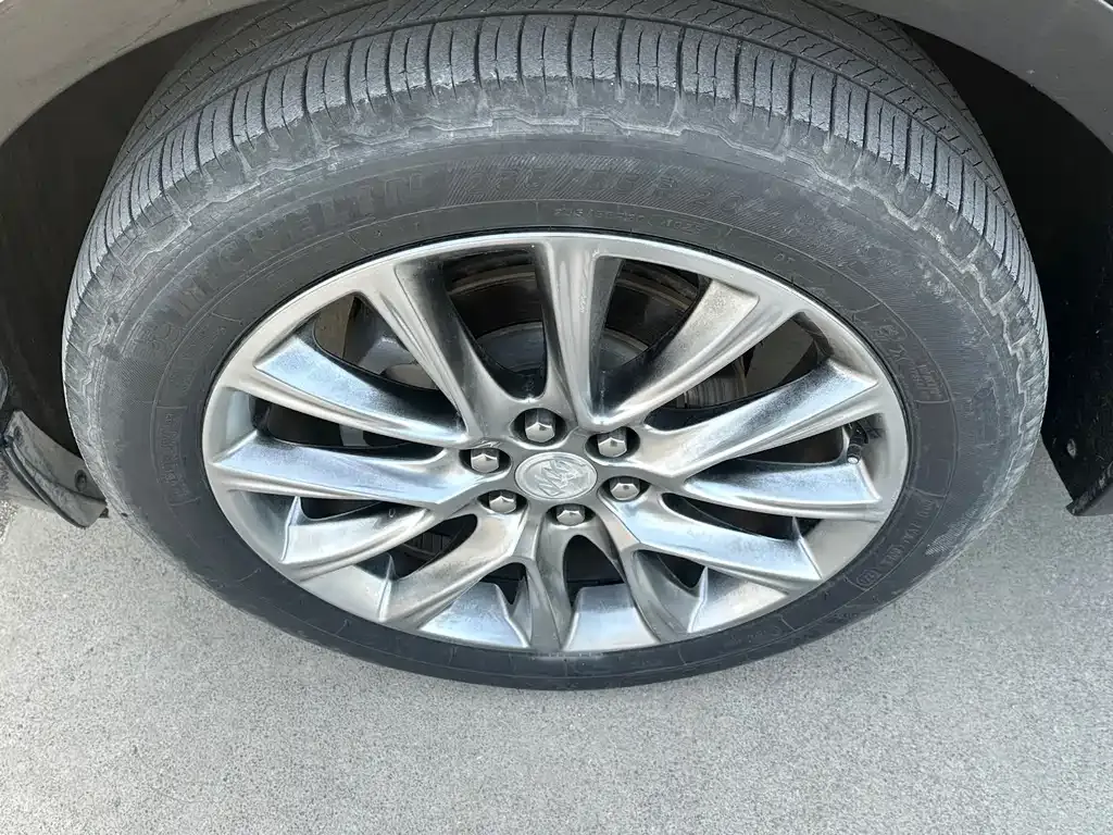 Buick Enclave — фото 10