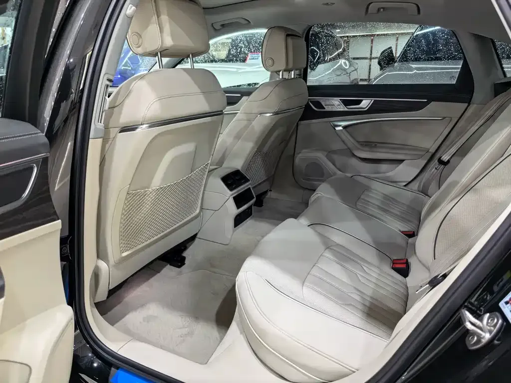 Audi A6L 2024 из CN, фото 9