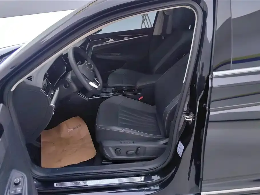 Volkswagen Passat 2025 из CN, фото 9